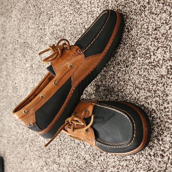 Tommy Bahama Boat Shoes - Picture 2 of 3